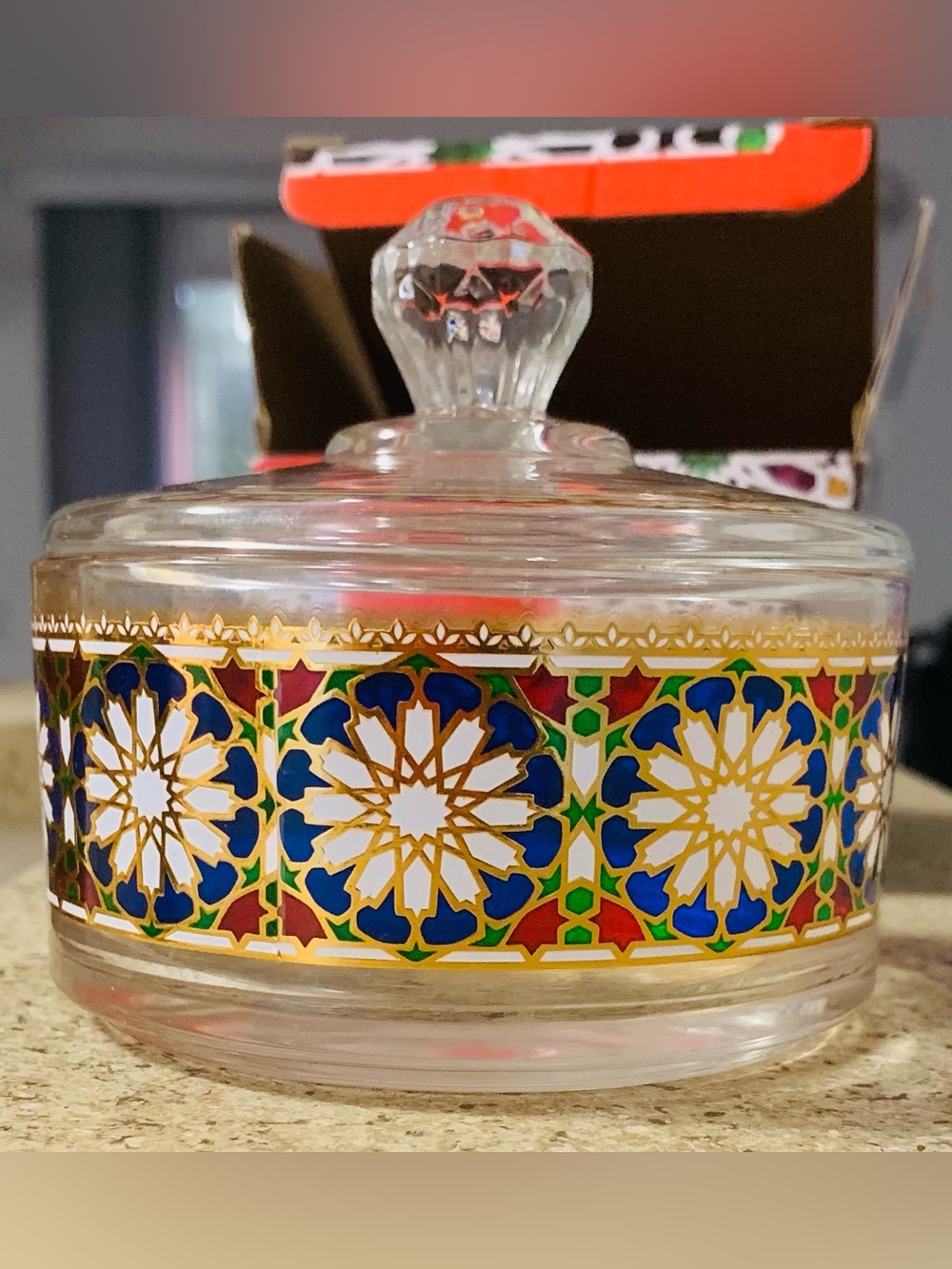 Moroccan glass bowl with lid featuring a traditional oriental, mosaic motif. - Picture 2 of 5